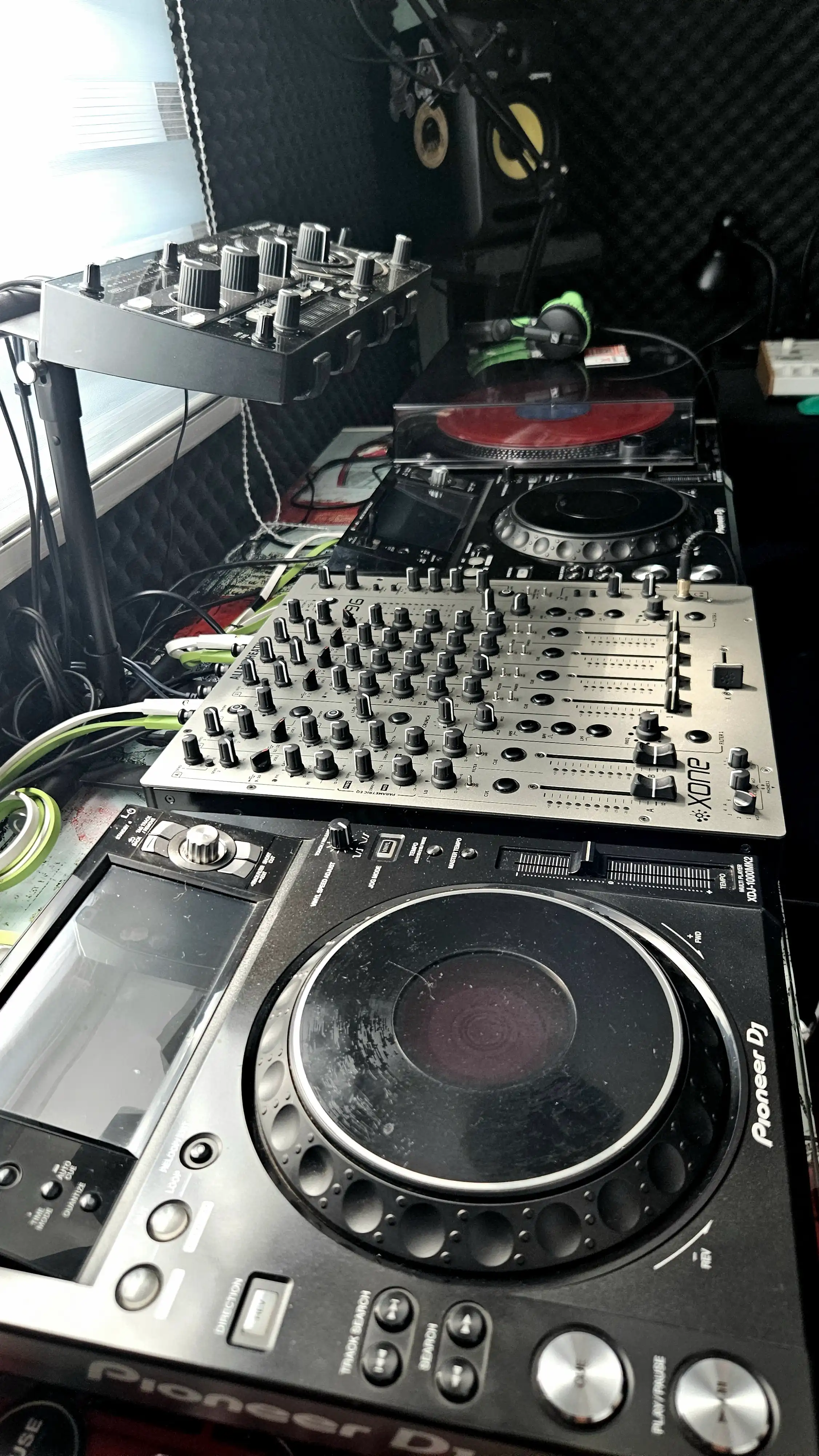 DJ 2